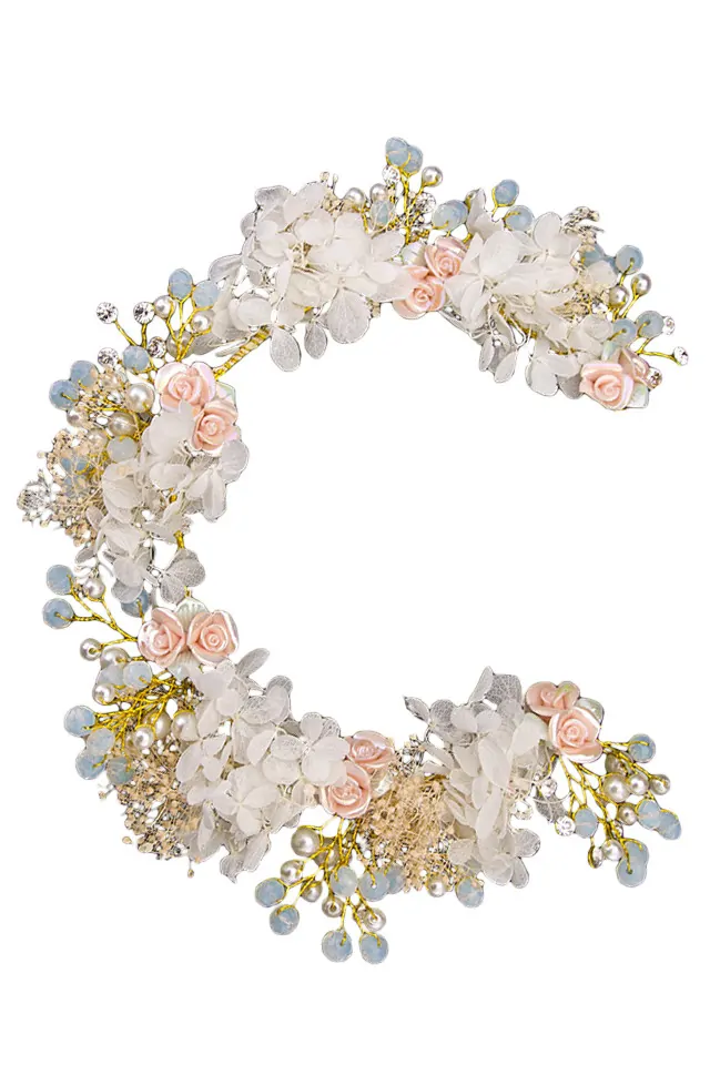 Coronita de flori Blushing Bride, model delicat cu flori, frunzulite, perle si margelute