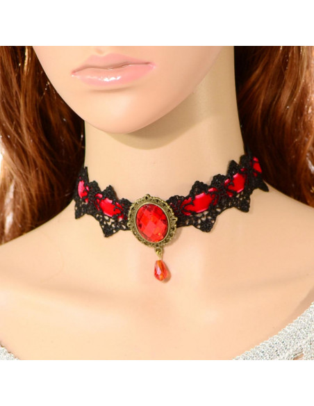 Colier choker din dantela neagra, cu panglica de catifea si medalion