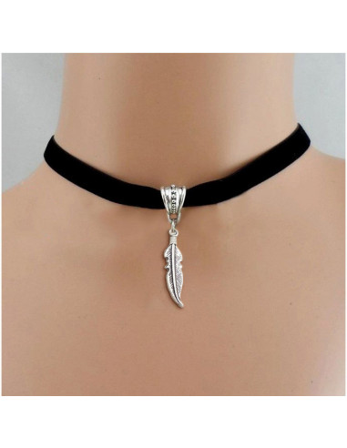 Colier choker din catifea neagra, cu medalion frunza