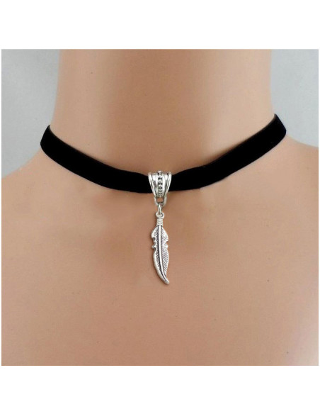 Colier choker din catifea neagra, cu medalion frunza