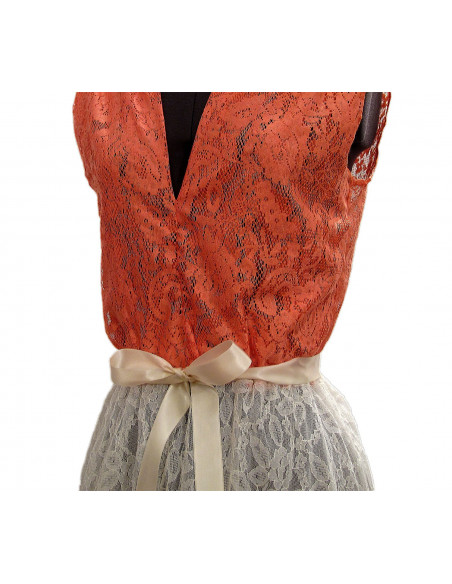 Rochita din dantela alba si corai, rochie eleganta cu spatele gol