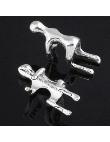 Cercel tip ear cuff, model omulet micut care se catara pe ureche, prindere pe ureche