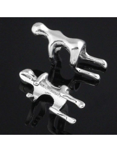 Cercel tip ear cuff, model omulet micut care se catara pe ureche, prindere pe ureche