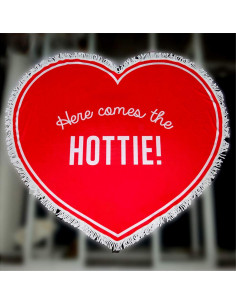 Cearceaf de plaja inimioara mare rosie cu franjuri "Here comes the hottie!" 2