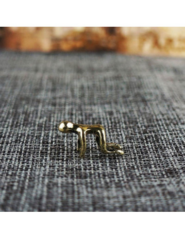 Cercel tip ear cuff, model omulet micut care se catara pe ureche, prindere pe ureche