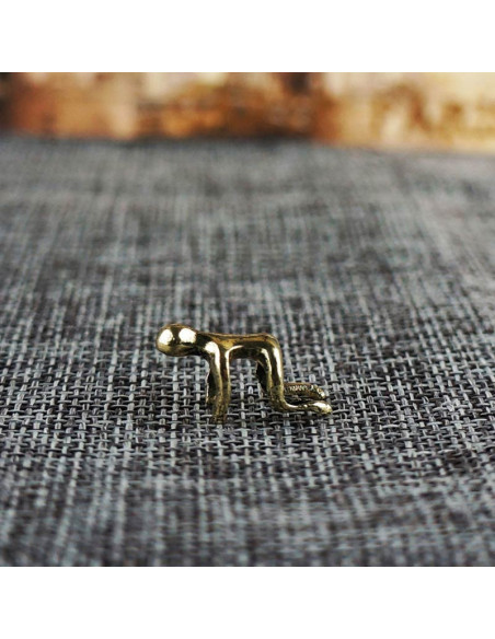 Cercel tip ear cuff, model omulet micut care se catara pe ureche, prindere pe ureche