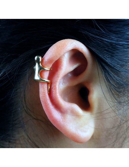 Cercel tip ear cuff, model omulet micut care se catara pe ureche, prindere pe ureche