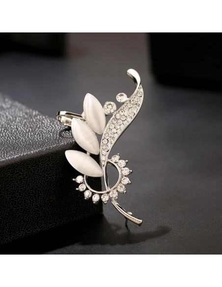 Cercel ear cuff statement, cu cristale albe opace alungite, in forma de floare