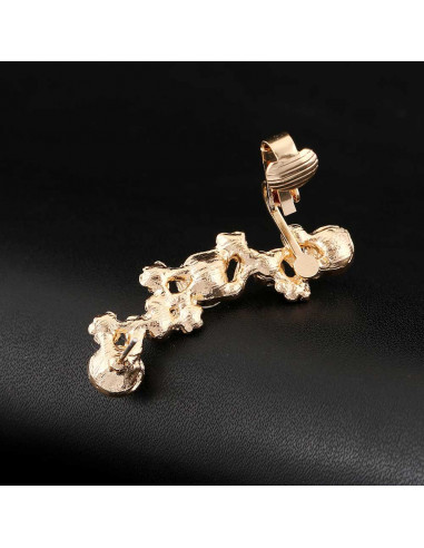 Cercel ear cuff elegant, cu flori mici si cristale rotunde