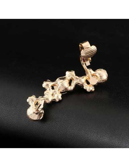 Cercel ear cuff elegant, cu flori mici si cristale rotunde