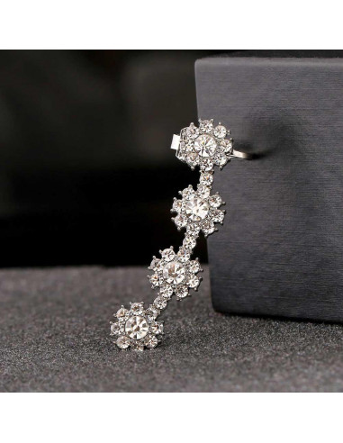 Cercel ear cuff cu patru flori rotunde, cu cristale albe