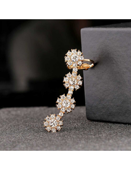 Cercel ear cuff cu patru flori rotunde, cu cristale albe