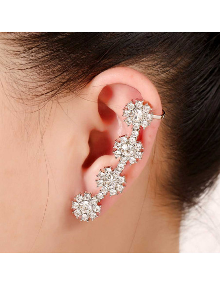 Cercel ear cuff cu patru flori rotunde, cu cristale albe