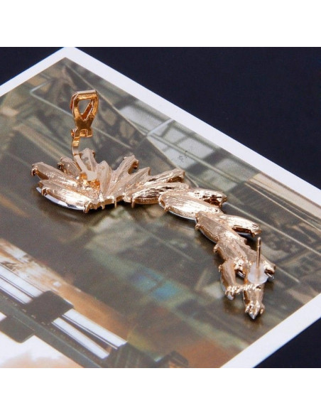 Cercel ear cuff Spike, cu cristale albe ascutite, arcuit pe ureche