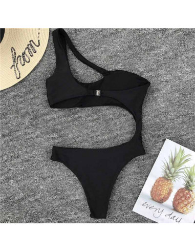 Costum de baie intreg, asimetric, decupat pe abdomen