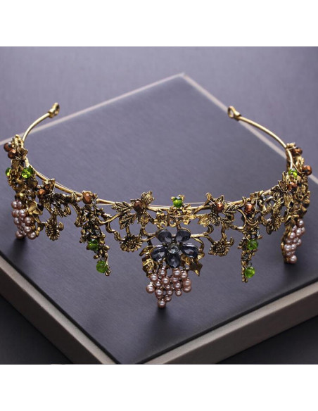 Tiara eleganta Queen Titania, cu flori din cristale, struguri din perle si frunze