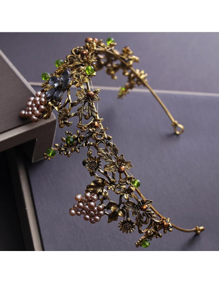 Tiara eleganta Queen Titania, cu flori din cristale, struguri din perle si frunze