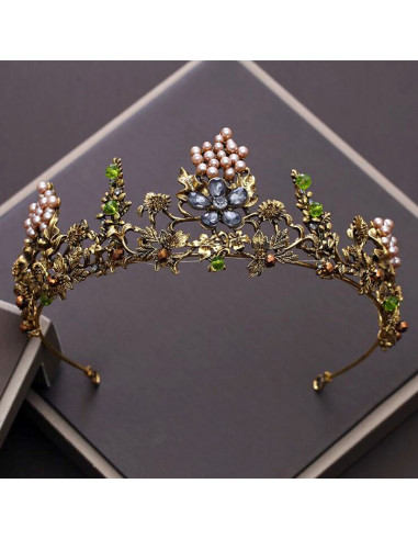 Tiara eleganta Queen Titania, cu flori din cristale, struguri din perle si frunze