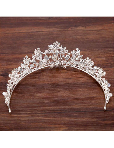 Tiara eleganta Rapunzel, model floral delicat, cu cristale albe fatetate si perle