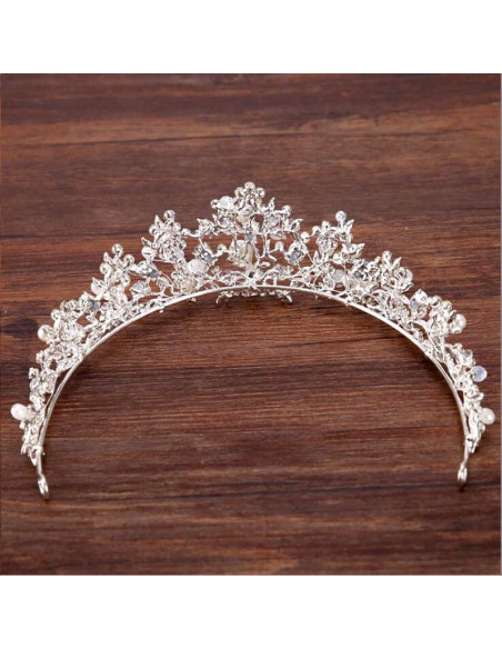 Tiara eleganta Rapunzel, model floral delicat, cu cristale albe fatetate si perle