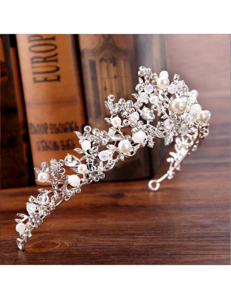Tiara eleganta Rapunzel, model floral delicat, cu cristale albe fatetate si perle