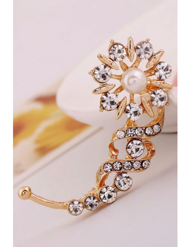 Cercel ear cuff, floare rotunda cu cristale si perle