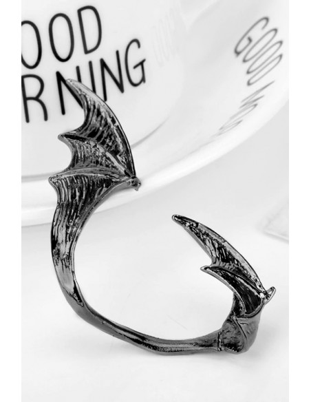 Cercel ear cuff, model aripa de dragon neagra, prindere dupa ureche