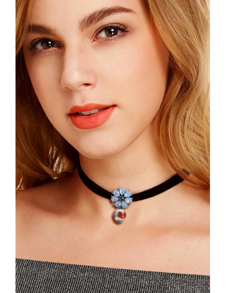 Colier choker minimal, panglica de catifea ingusta, cu floare din cristale si margica pictata