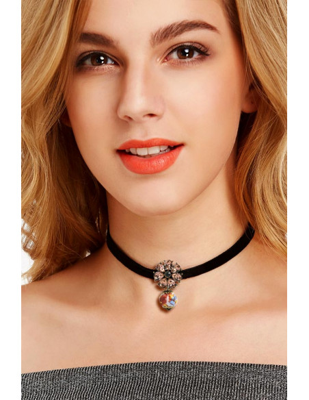 Colier choker minimal, panglica de catifea ingusta, cu floare din cristale si margica pictata