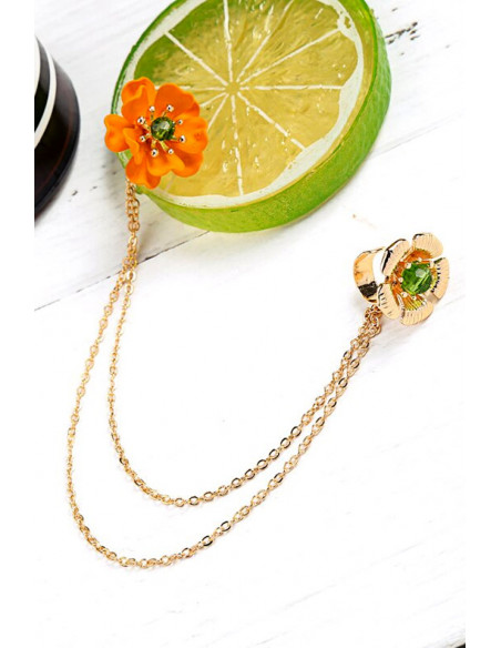 Cercel tip ear cuff, doua flori colorate cu doua lantisoare