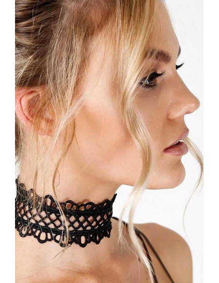 Colier choker lat, din dantela neagra de matase inflorata