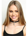 Colier choker din catifea neagra, cu medalion pana
