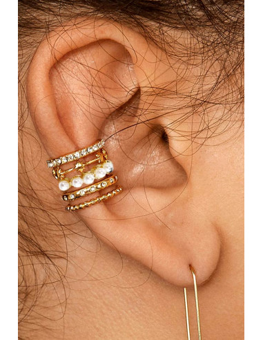 Cercel ear cuff rotund, inel lat, cu cristale mici albe, perle si stelute