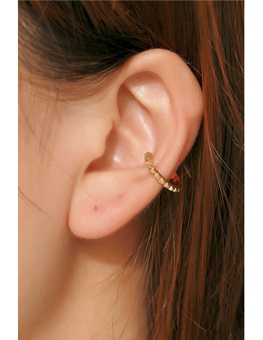 Cercel ear cuff minimal, inel ingust cu romburi in relief