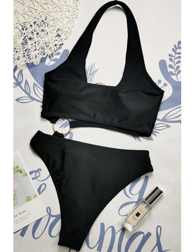 Costum de baie intreg, cupe triunghiulare si slip inalt, cu inele metalice