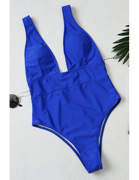 Costum de baie intreg, decolteu adanc in V si bata sub sani