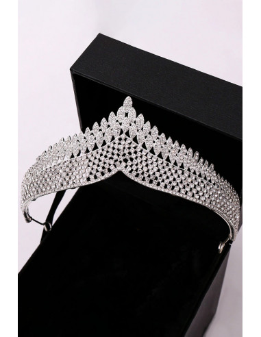Tiara eleganta Ayllana, model in V cu cristale mici rotunde si solzi