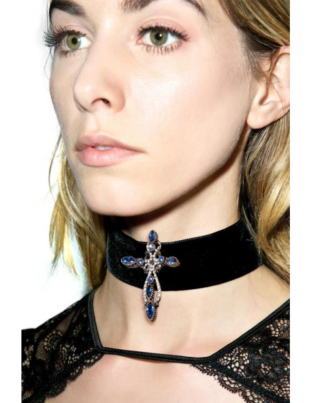 Colier choker din catifea, cu medalion cruce mare vintage, cu cristale