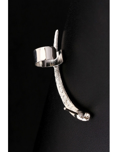 Cercel ear cuff arcuit pe ureche, pana metalica ingusta si lunga