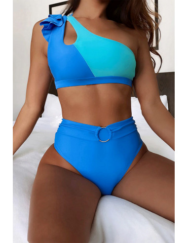 Costum de baie doua piese, asimetric, cu volan pe umar si cordon cu inel