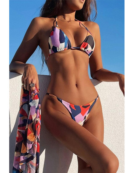 Costum de baie trei piese, cupe triunghiulare, slip ingust si pareo