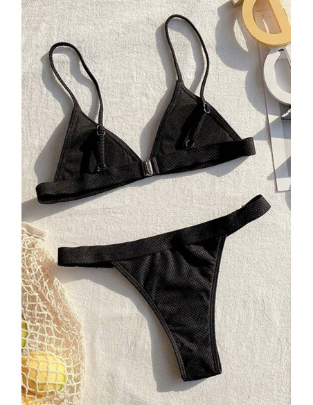 Costum de baie doua piese, material deosebit, cupe triunghiulare si slip ingust