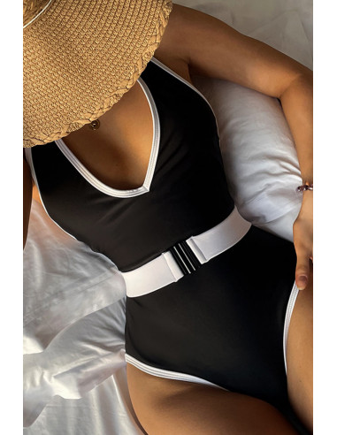 Costum de baie intreg, decolteu adanc, contur contrastant si curea