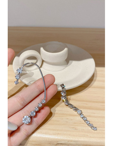 Cercel ear cuff pentru mireasa, model lung si elegant cu cristale in sir lung