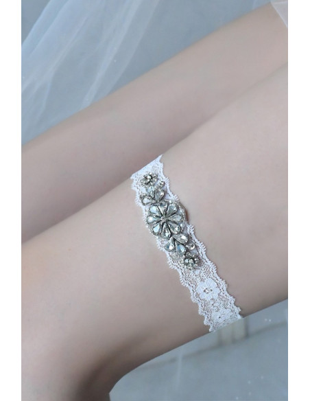 Jartiera pentru mireasa, medalion mic floral, cusut cu cristale si margelute, pe dantela elastica ingusta