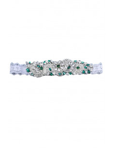 Jartiera pentru mireasa, medalion masiv floral, cusut cu cristale bicolore, perle si margele, pe dantela elastica ingusta