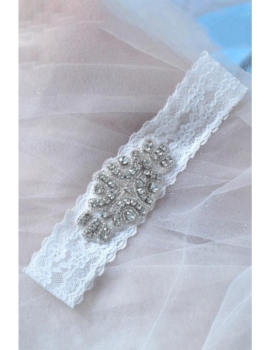 Jartiera pentru mireasa, medalion floral oval, cusut cu cristale si margelute, pe dantela elastica
