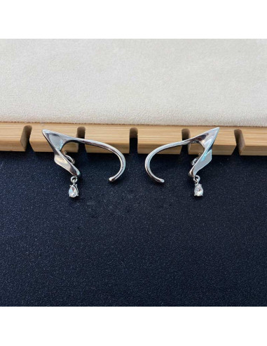 Cercel ear cuff, model abstract fixat dupa ureche, cu cristal picatura