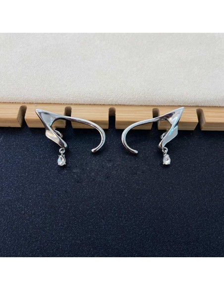 Cercel ear cuff, model abstract fixat dupa ureche, cu cristal picatura
