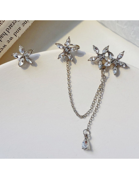 Set cercei ear cuff asimetrici cu floricele cu cristale si lantisoare